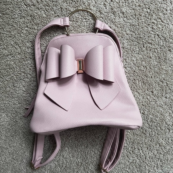 grossi Handbags - Chic Pink Bow Backpack with Structured Design